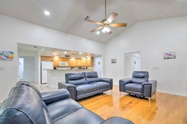 Brooksville Home with Lanai about 15 Min to Downtown!