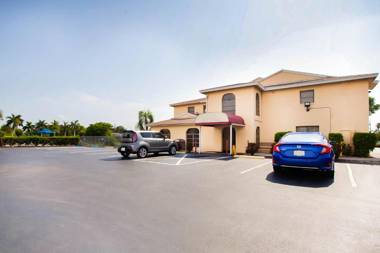 OYO Waterfront Hotel- Cape Coral Fort Myers FL