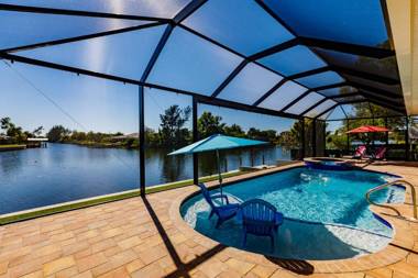 Scenic water view 2 master suites with direct pool access - Villa Casa Amarilla