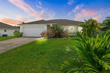 Family vacation heated pool wake up to enjoy the sunrise - Villa Pine Island