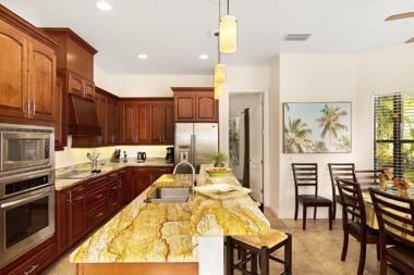 Tropical waterfront paradise with gulf access heated infinity pool and spa - Villa Southern Shores