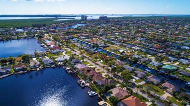 Tropical waterfront paradise with gulf access heated infinity pool and spa - Villa Southern Shores