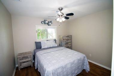 Heated saltwater pool newly furnished close to shopping and more - Villa Tropical Paradise