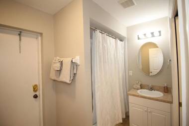 Heated saltwater pool newly furnished close to shopping and more - Villa Tropical Paradise