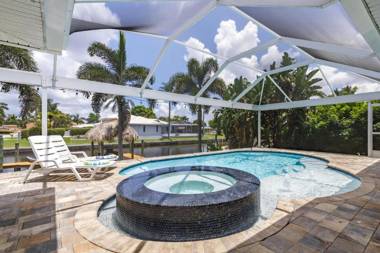 Half mile to the beach! Heated Pool & Spa with Tiki on boat dock! - Villa Changes in Attitude