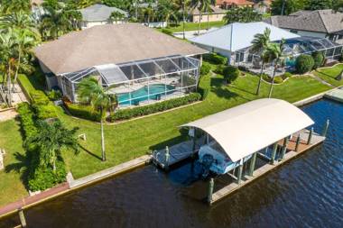 New Gulf Access Home with Private Pool and Spa -Villa Dreamweaver Cape Coral - Roelens Vacations