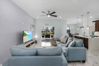 Freshwater Canal Villa with Heat Pool - Villa Homeport - Roelens Vacations