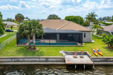 Custom Heated Pool Kayaks Bikes & Spectacular Views - Villa Lakeside Oasis - Roelens Vacations