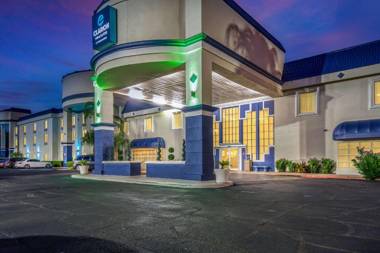 Clarion Inn & Suites Central Clearwater Beach