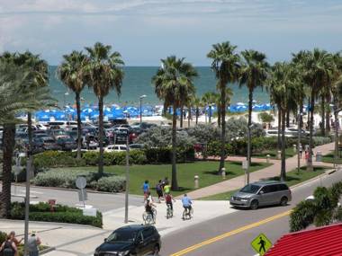 Pelican Pointe Hotel