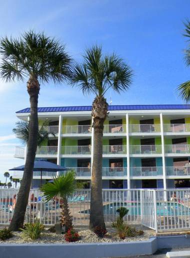 Pelican Pointe Hotel