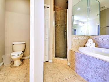 Harborview Grande 700 Waterfront Condo