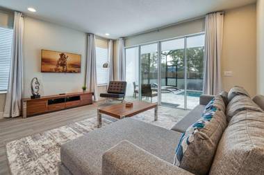 Amazing townhome with private pool near Disney
