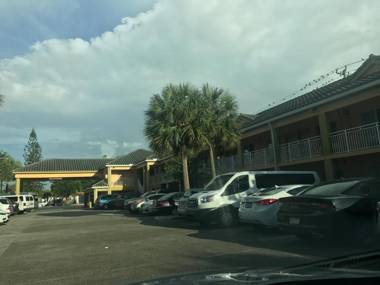 Super 8 by Wyndham Dania/Fort Lauderdale Arpt