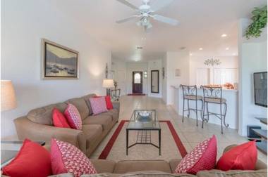 Three-Bedroom Pool Home Davenport