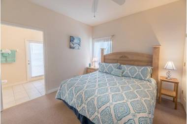 Three-Bedroom Pool Home Davenport