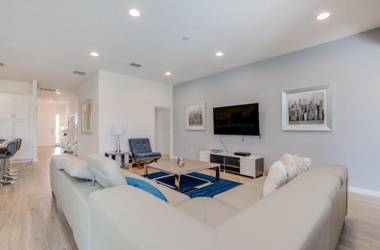 Splendid 12BED Next to Universal and Disney