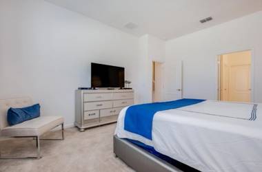 Splendid 12BED Next to Universal and Disney