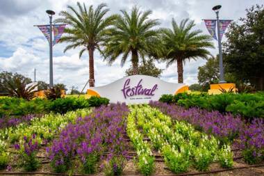 Stunning 5 Bd Home w/ Pool Close to Disney 174