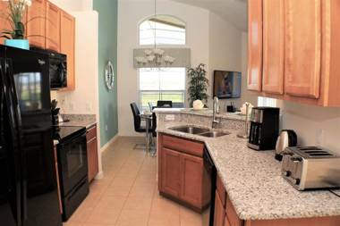 Crofton Springs- 4 bedroom pet friendly vacation home on a gated golf resort with a private pool and spa