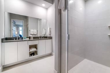 Stylish Condo near Disney w Hotel Amenities 7770- 26-110