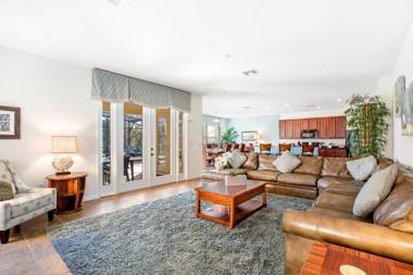 Grande Villa- Stunning 6 Bedroom Family Villa South Facing Pool Spa and BBQ