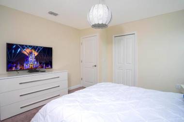 Stunning 9 Bd Single Family w/ Pool @ Champions Gate 1508