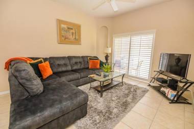 Lynval's Regal Palms Resort Townhome