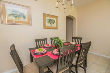 Lynval's Regal Palms Resort Townhome
