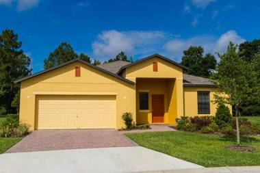 Cypress Retreat- Comfortable 5 Bedroom Home with Great Open Plan Family Room