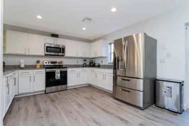 Beautiful 5Bd Single Family w/ Game Room @ 106 Lake Wilson Preserve