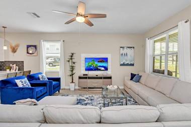 Family Resort - 8BR Mansion - Private Pool Hot Tub and BBQ!