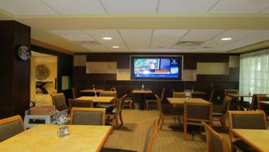 Holiday Inn Express and Suites Fort Lauderdale Airport West an IHG Hotel