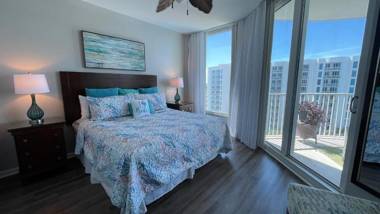 Spectacular Sunsets 5 star Resort Condo Across from Beach Sleep 6 Private Shuttle