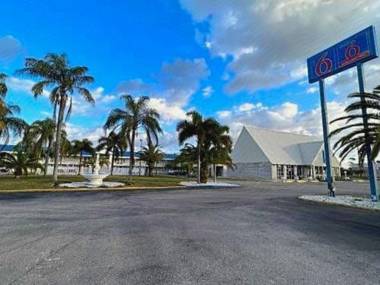 Motel 6 Englewood FL