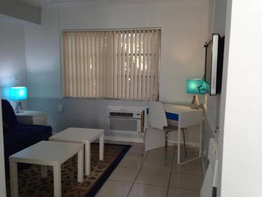 Cheston House - Clothing Optional All Male Guesthouse