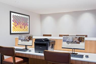 Holiday Inn Express Cruise Airport an IHG Hotel