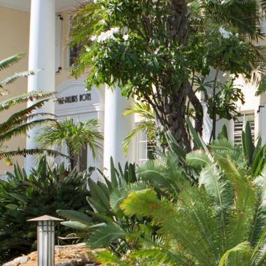 The Pillars Hotel & Club