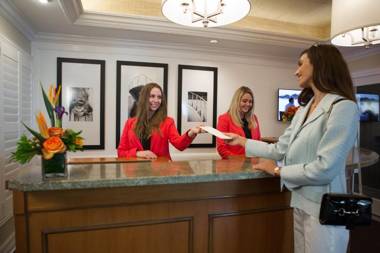 The Pillars Hotel & Club