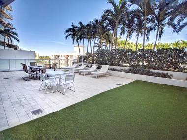 Modern Luxury Beach Hotel 2 Bedroom with Oversized Patio 506