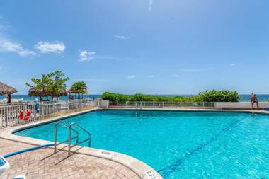 Ocean Beach Condo 3BR On the Sand 811