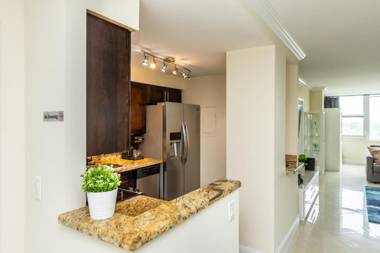 Ocean Beach Condo 3BR On the Sand 811