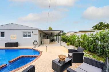 Swiming Pool 3BD 2BA 4 miles to Fort Lauderdale Beach