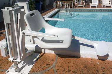 Richard's Motel Courtyard