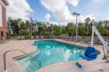 Days Inn & Suites by Wyndham Fort Myers Near JetBlue Park