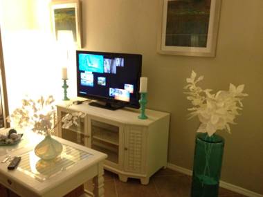 Elegant 1 Bedroom Condo With Swimming Pool Gym Access All Included In Convenient Fort Myers Location Near Golf Courses and Sanibel Island