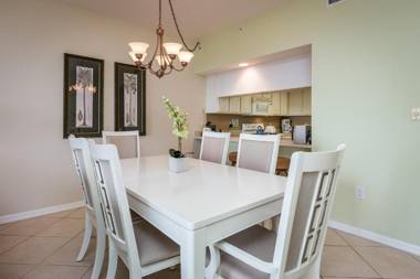 Casa Marina 623-6 2 Bedroom Sleeps 6 WiFi Elevator Canal Front Pool