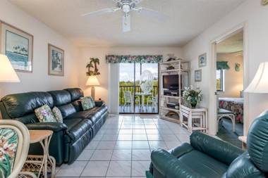 Admiral's Bay 152 2 Bedrooms Heated Pool BBQ Tennis Elevator Sleeps 4