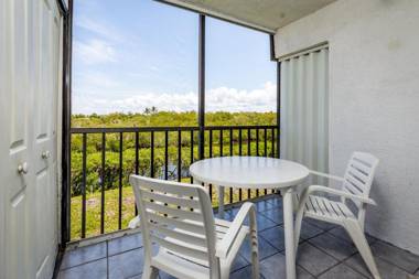 Admiral's Bay 152 2 Bedrooms Heated Pool BBQ Tennis Elevator Sleeps 4