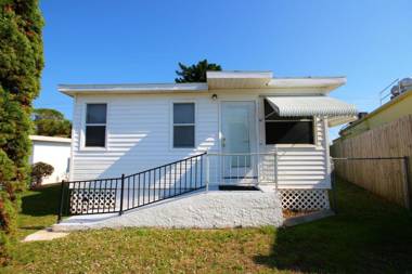 110 Fairweather Lane - Intimate cabin feeling home within walking distance to beach!